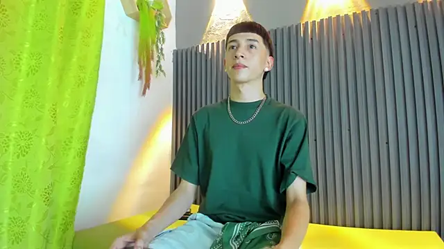 Snapshot of lian_cameron chatting on 03/02/26, 04:03 lian cameron online show from 03/02/26, 04:03