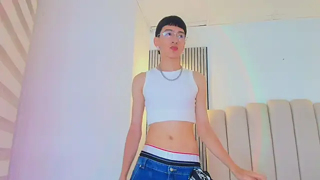 Snapshot of lian_cameron chatting on 04/29/26, 03:54 lian cameron online show from 04/29/26, 03:54