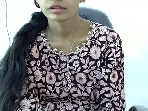 Snapshot of Kulsum_S chatting on 03/13/26, 09:05 Kulsum S online show from 03/13/26, 09:05