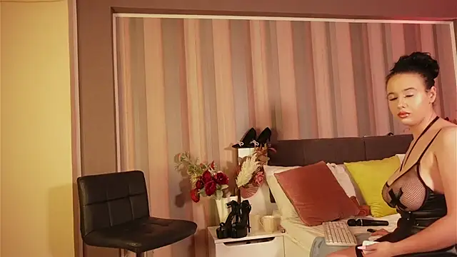 Snapshot of MavisReeve chatting on 03/18/26, 04:37 MavisReeve online show from 03/18/26, 04:37