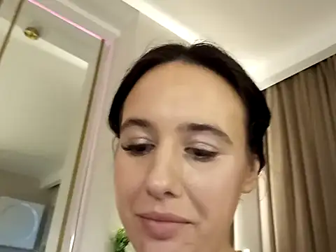 Snapshot of MavisReeve chatting on 03/30/26, 03:46 MavisReeve online show from 03/30/26, 03:46