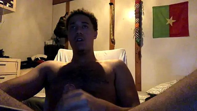 Snapshot of MaxIsNicee chatting on 02/13/26, 01:45 MaxIsNicee online show from 02/13/26, 01:45