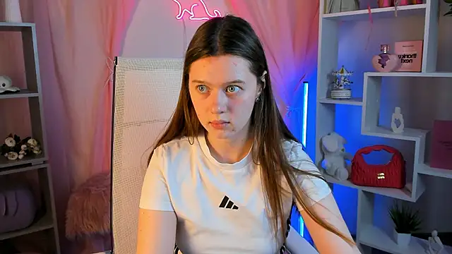 Snapshot of CelestineMauriac chatting on 03/11/26, 04:13 CelestineMauriac online show from 03/11/26, 04:13