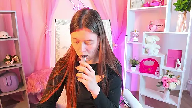 Snapshot of CelestineMauriac chatting on 03/19/26, 06:34 CelestineMauriac online show from 03/19/26, 06:34