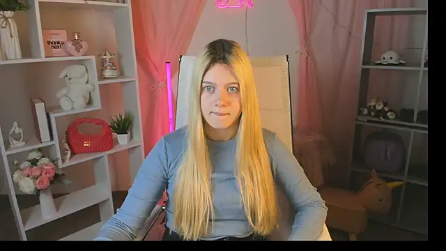 Snapshot of CelestineMauriac chatting on 04/13/26, 03:28 CelestineMauriac online show from 04/13/26, 03:28