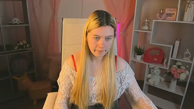 Snapshot of CelestineMauriac chatting on 04/15/26, 06:59 CelestineMauriac online show from 04/15/26, 06:59