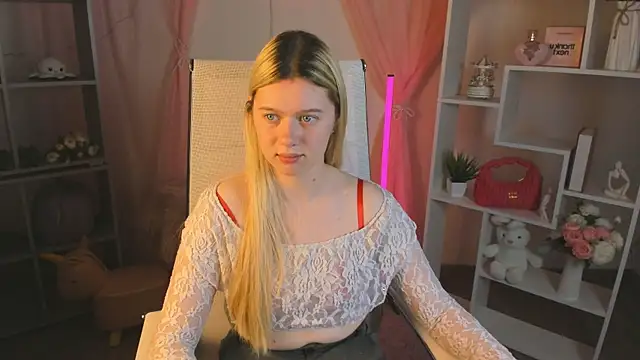 Snapshot of CelestineMauriac chatting on 04/15/26, 07:58 CelestineMauriac online show from 04/15/26, 07:58