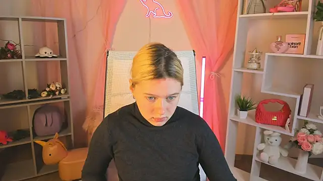 Snapshot of CelestineMauriac chatting on 04/17/26, 06:33 CelestineMauriac online show from 04/17/26, 06:33