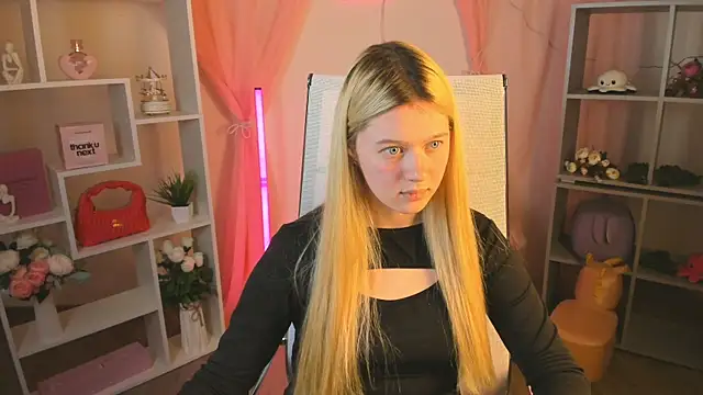 Snapshot of CelestineMauriac chatting on 04/19/26, 07:05 CelestineMauriac online show from 04/19/26, 07:05