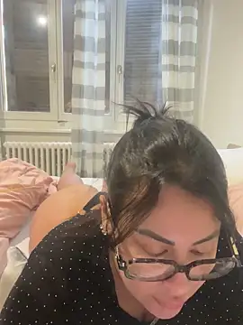 Snapshot of Melissa-suisse chatting on 02/28/26, 01:23 Melissa-suisse online show from 02/28/26, 01:23