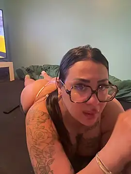 Snapshot of Melissa-suisse chatting on 03/28/26, 03:11 Melissa-suisse online show from 03/28/26, 03:11