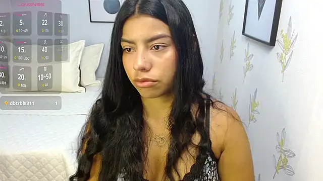 Snapshot of Laia_white chatting on 04/21/26, 11:27 Laia white online show from 04/21/26, 11:27