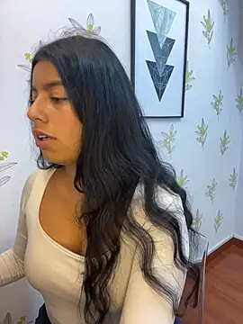 Snapshot of Laia_white chatting on 04/22/26, 11:23 Laia white online show from 04/22/26, 11:23