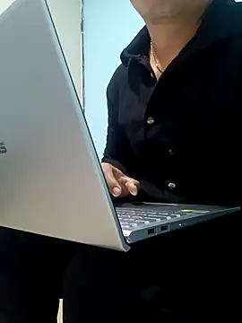 Snapshot of Ryzca chatting on 03/20/26, 10:36 Ryzca online show from 03/20/26, 10:36