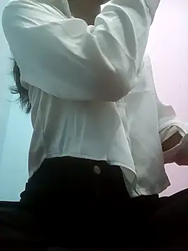 Snapshot of Noor-09- chatting on 02/12/26, 07:14 Noor-09- online show from 02/12/26, 07:14