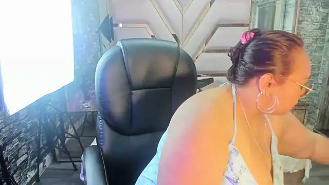 Snapshot of Shara_Oz chatting on 02/08/26, 02:59 Shara Oz online show from 02/08/26, 02:59