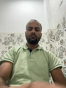 Snapshot of hardlysuck chatting on 03/15/26, 11:33 hardlysuck online show from 03/15/26, 11:33