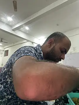 Snapshot of hardlysuck chatting on 03/17/26, 05:16 hardlysuck online show from 03/17/26, 05:16