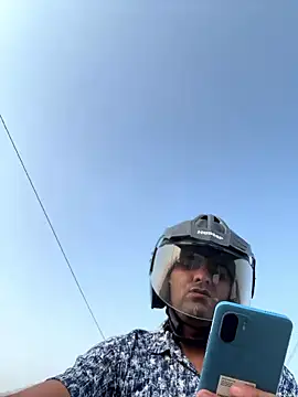 Snapshot of hardlysuck chatting on 03/19/26, 11:36 hardlysuck online show from 03/19/26, 11:36