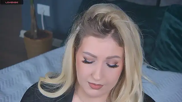 Snapshot of OndinaNoire chatting on 03/17/26, 06:55 OndinaNoire online show from 03/17/26, 06:55