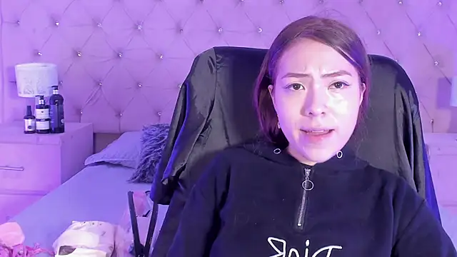 Snapshot of lizzyrossie chatting on 02/12/26, 12:55 lizzyrossie online show from 02/12/26, 12:55