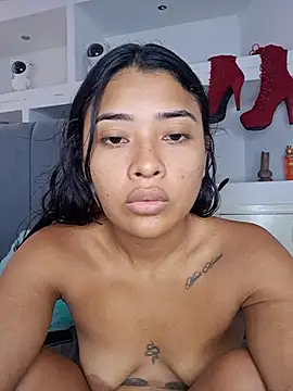 Snapshot of Layla_em chatting on 02/15/26, 02:36 Layla em online show from 02/15/26, 02:36