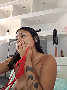 Snapshot of Layla_em chatting on 02/22/26, 02:37 Layla em online show from 02/22/26, 02:37