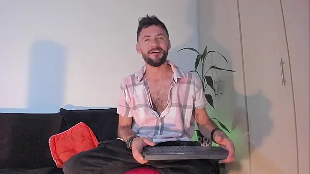Snapshot of Erickpritz_xh chatting on 05/15/26, 02:07 Erickpritz xh online show from 05/15/26, 02:07