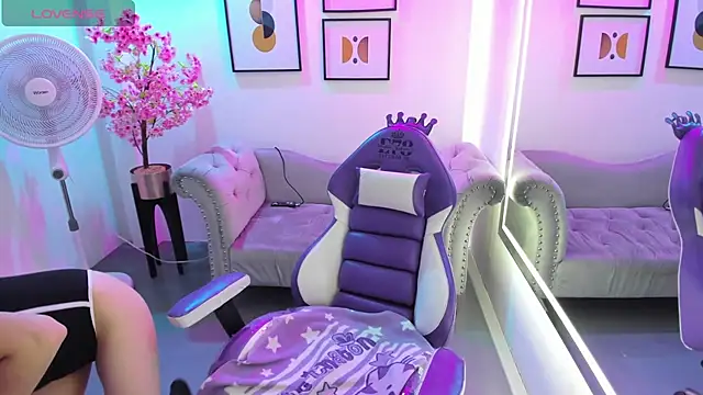 Victoria  doll online show from 04/26/26, 12:36