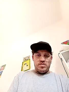 Snapshot of helloandi chatting on 04/18/26, 05:28 helloandi online show from 04/18/26, 05:28