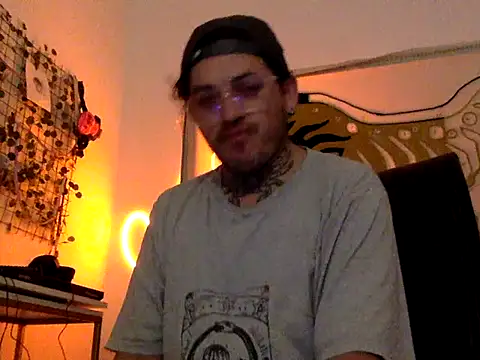 Snapshot of helloandi chatting on 04/19/26, 02:55 helloandi online show from 04/19/26, 02:55
