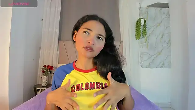 Snapshot of Elayha_28 chatting on 06/18/26, 02:34 Elayha 28 online show from 06/18/26, 02:34
