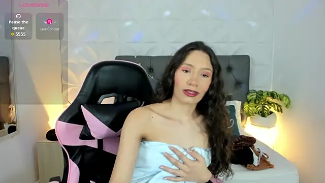 Snapshot of valeryn__rosse chatting on 05/01/26, 02:27 valeryn rosse online show from 05/01/26, 02:27