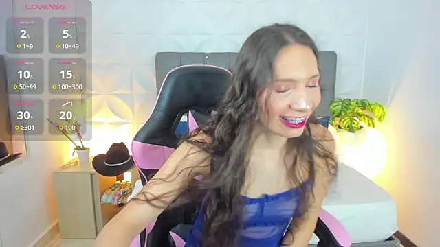 Snapshot of valeryn__rosse chatting on 05/08/26, 02:06 valeryn rosse online show from 05/08/26, 02:06