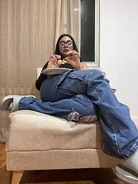 Snapshot of Violetta_pinkk1 chatting on 02/14/26, 03:25 Violetta pinkk1 online show from 02/14/26, 03:25