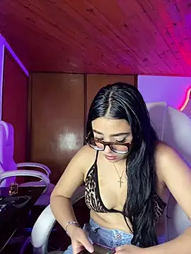 Snapshot of Violetta_pinkk1 chatting on 02/27/26, 04:23 Violetta pinkk1 online show from 02/27/26, 04:23