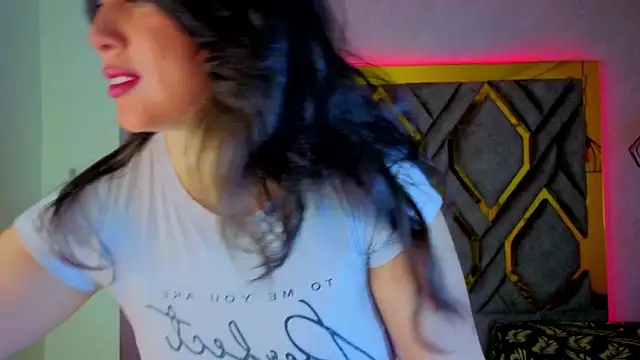 Luvienne online show from 02/22/26, 07:34