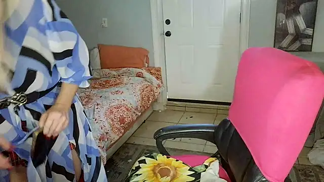 Snapshot of starandsky chatting on 03/08/26, 06:34 starandsky online show from 03/08/26, 06:34