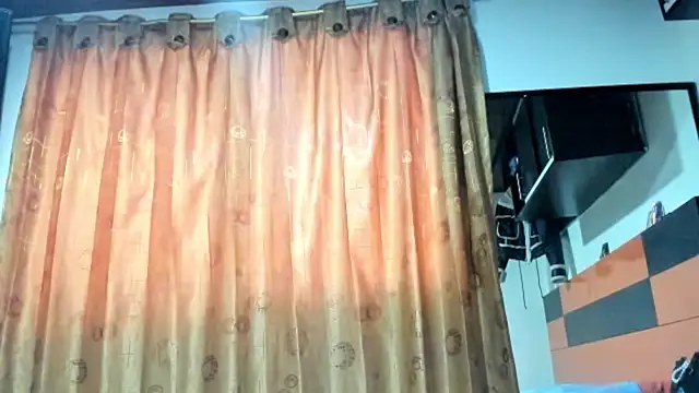 Snapshot of cristalayyy chatting on 02/07/26, 06:55 cristalayyy online show from 02/07/26, 06:55