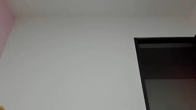 Snapshot of cristalayyy chatting on 04/20/26, 11:06 cristalayyy online show from 04/20/26, 11:06