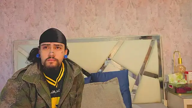 Snapshot of Benny_and_Mark chatting on 03/20/26, 04:06 Benny and Mark online show from 03/20/26, 04:06