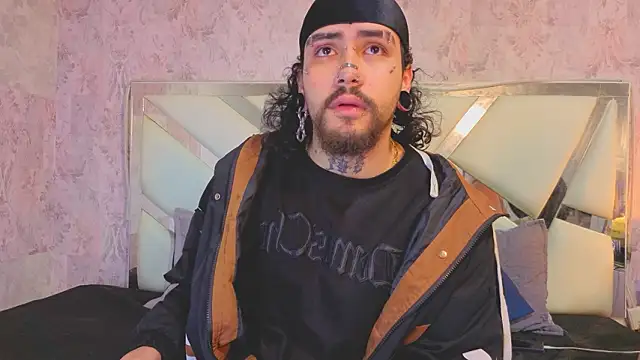 Snapshot of Benny_and_Mark chatting on 03/25/26, 03:56 Benny and Mark online show from 03/25/26, 03:56