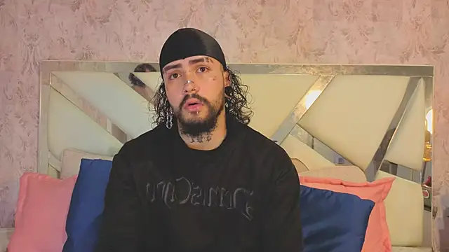 Snapshot of Benny_and_Mark chatting on 04/06/26, 03:59 Benny and Mark online show from 04/06/26, 03:59