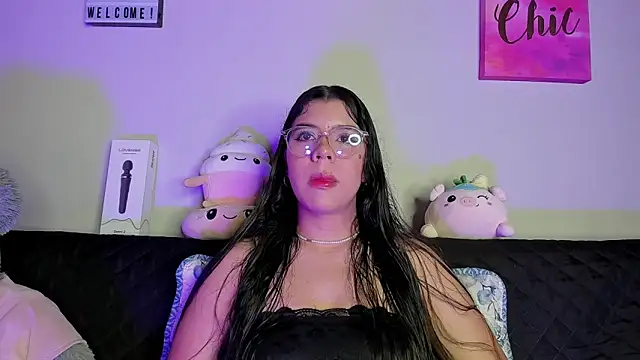 Snapshot of ViolettM chatting on 03/11/26, 05:35 ViolettM online show from 03/11/26, 05:35