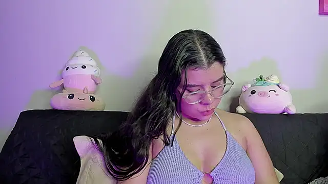 Snapshot of ViolettM chatting on 04/06/26, 10:33 ViolettM online show from 04/06/26, 10:33