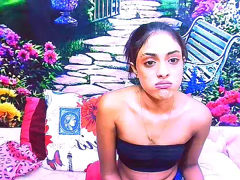 Snapshot of IndianPretty14u2Luv chatting on 05/09/26, 06:40 IndianPretty14u2Luv online show from 05/09/26, 06:40