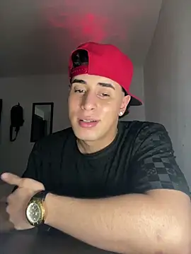 Snapshot of Maximuz1920 chatting on 03/12/26, 02:18 Maximuz1920 online show from 03/12/26, 02:18