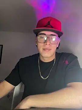 Snapshot of Maximuz1920 chatting on 03/17/26, 02:27 Maximuz1920 online show from 03/17/26, 02:27