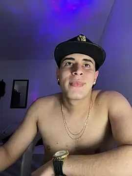 Snapshot of Maximuz1920 chatting on 03/20/26, 12:48 Maximuz1920 online show from 03/20/26, 12:48