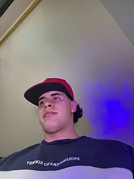 Snapshot of Maximuz1920 chatting on 04/04/26, 08:39 Maximuz1920 online show from 04/04/26, 08:39